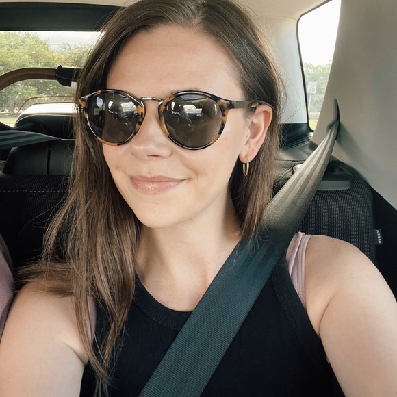 Meet your Posher, Emily - Picture 5 of 5